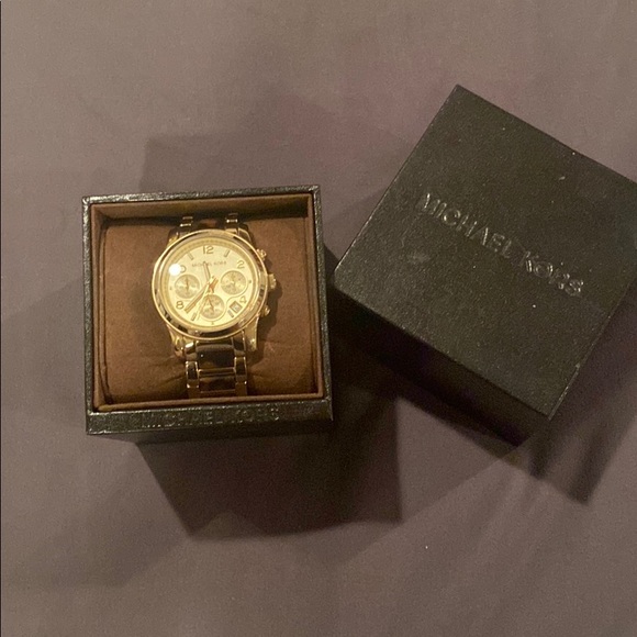 Mk5659 watch- used but in great condition